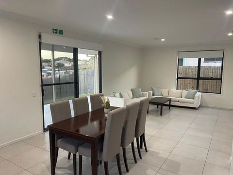 Redbank Plains Cozy Retreat - Port Augusta Accommodation 1