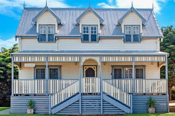 Sails - Elegant, Spacious Beach Villa with Port Augusta Accommodation