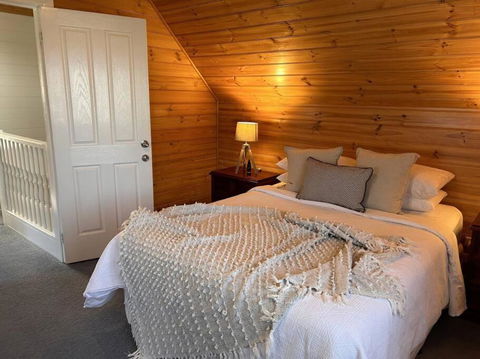 Sails - Elegant, Spacious Beach Villa - Port Augusta Accommodation 1