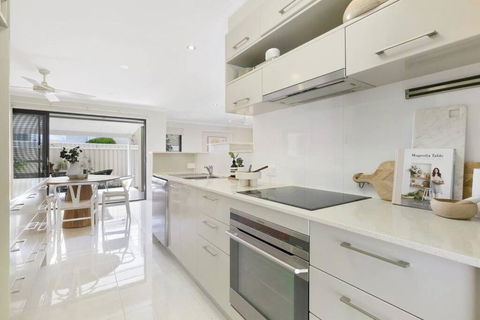 Riviera Road Miami - 4BRM Dual Villa - Port Augusta Accommodation 2