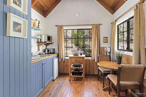 Romantic Tricklebeck Spa Cottage - Port Augusta Accommodation 3