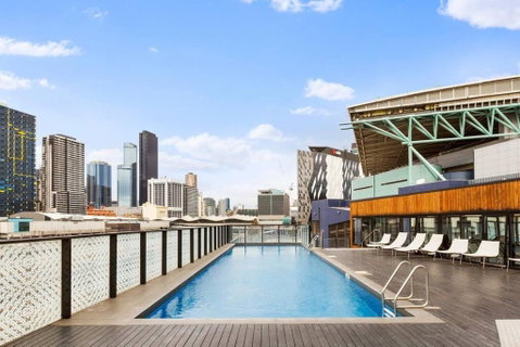 Rooftop Pool 2BR Apt At Marvel Stadium With Free Parking - Port Augusta Accommodation 3