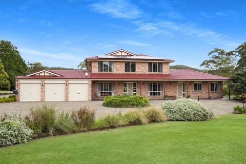 Roxy - A Secluded Luxury Estate Near Berry, Where Serenity Meets Family Comfort - Port Augusta Accommodation 1