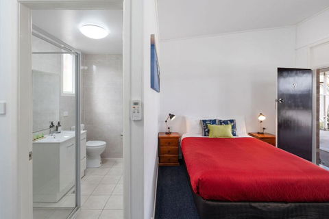 Royal Motel Tenterfield - Port Augusta Accommodation 1