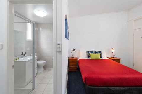 Royal Motel Tenterfield - Port Augusta Accommodation 0