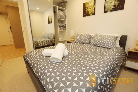 Ruby Red, 1Bd 1Bth Apt - Woden CBD - Port Augusta Accommodation 1