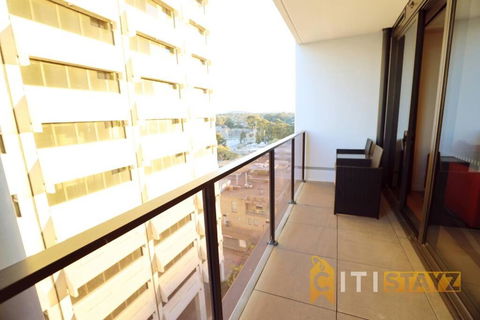 Ruby Red, 1Bd 1Bth Apt - Woden CBD - Port Augusta Accommodation 2