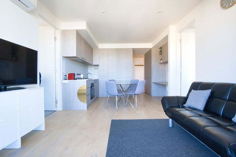 Rundle Retreat - 2BR Apartment With Stunning Views - Port Augusta Accommodation 3