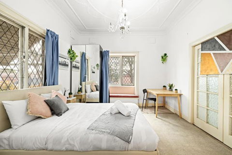 Rustic Queen Room - Seconds To Stores & Eateries - Shared Bathroom - Port Augusta Accommodation 0