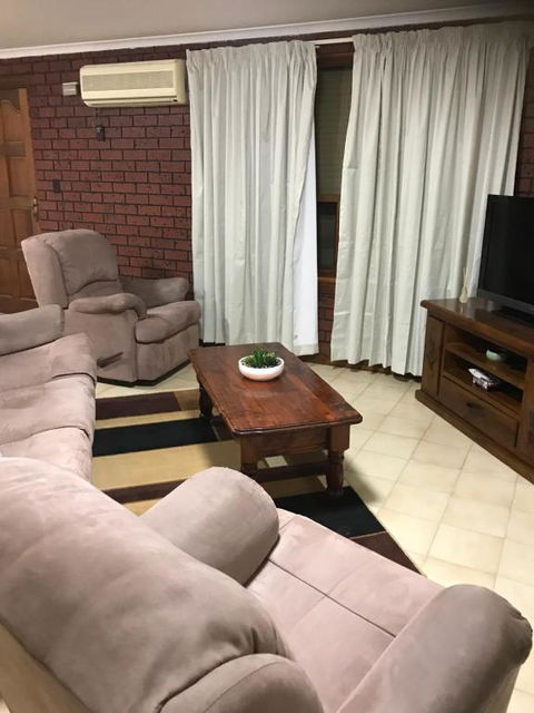 SA House - Port Augusta Accommodation 3
