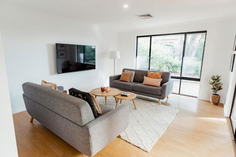 Salhus - Sleep In King Beds & Easy Walk To Town - Port Augusta Accommodation 1