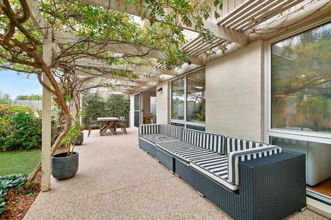 Salt Air Hideaway With Lush Backyard - Port Augusta Accommodation 2