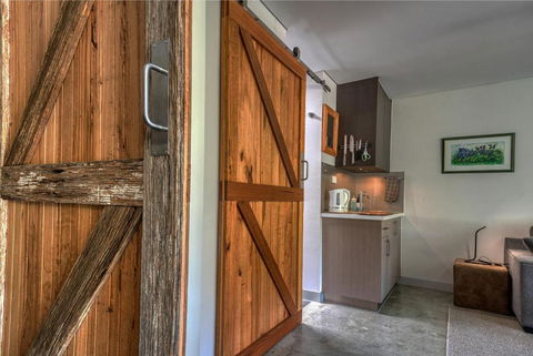 SALT Luxury Couples Bungalow - Port Augusta Accommodation 2