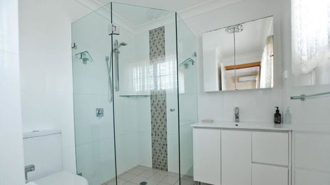 Salt Water Villa Bermagui Four Bedroom Central Location With Wifi - Port Augusta Accommodation 3