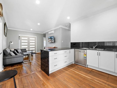 Salty Sea Cottage - Port Augusta Accommodation 3