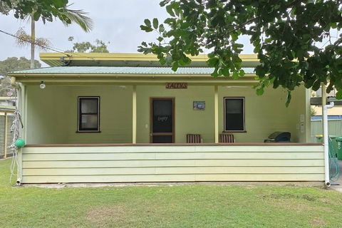 SALTYS AMITY POINT - Port Augusta Accommodation 0