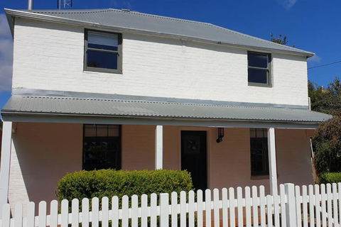 Samuels Cottage C1860 - In The Heart Of Mudgee - Port Augusta Accommodation 0