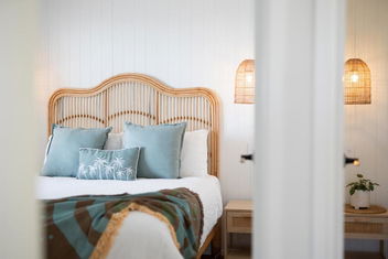Sanbis Cabin - Hidden Boutique Retreat, Sea Views with Port Augusta Accommodation