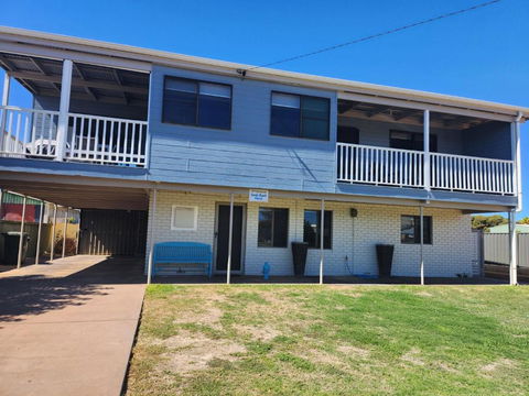 Sands Beach House - Port Augusta Accommodation 0
