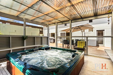 Sandy Bay Getaway W Spa 4 Bdr - Port Augusta Accommodation 1