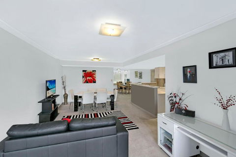 Sandy Cove Apartment The Entrance 17 - Port Augusta Accommodation 2