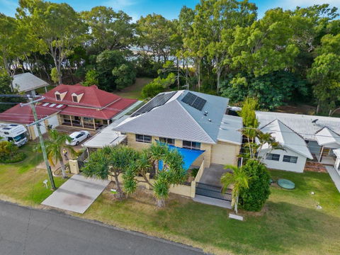 Sandy Feet Retreat - Waterfront - 4BR - Smart TV - WiFi - Port Augusta Accommodation 0