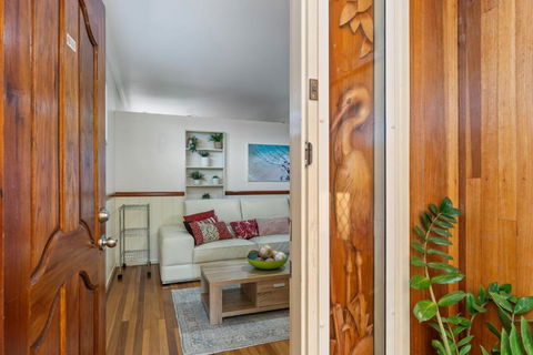 Sandy Feet Retreat - Waterfront - 4BR - Smart TV - WiFi - Port Augusta Accommodation 1