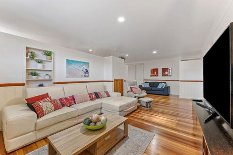 Sandy Feet Retreat - Waterfront - 4BR - Smart TV - WiFi - Port Augusta Accommodation 2