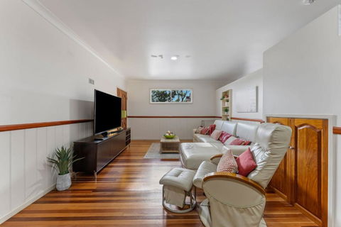 Sandy Feet Retreat - Waterfront - 4BR - Smart TV - WiFi - Port Augusta Accommodation 3