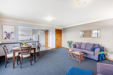 Sandy On The Hill - Port Augusta Accommodation 3
