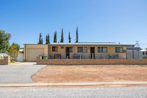 Sandy Smiles - Port Augusta Accommodation 0