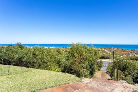 Scarborough Beachlife Apartment - Executive Escapes - Port Augusta Accommodation 1