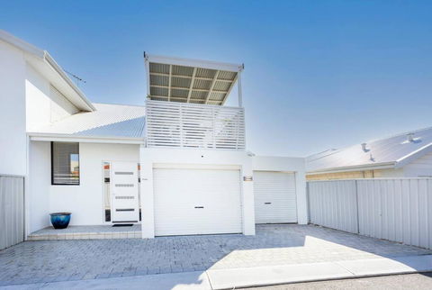 Scarborough Hilltop Apartment - EXECUTIVE ESCAPES - Port Augusta Accommodation 0