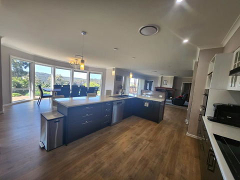Scarlet Woods Big House - Port Augusta Accommodation 1