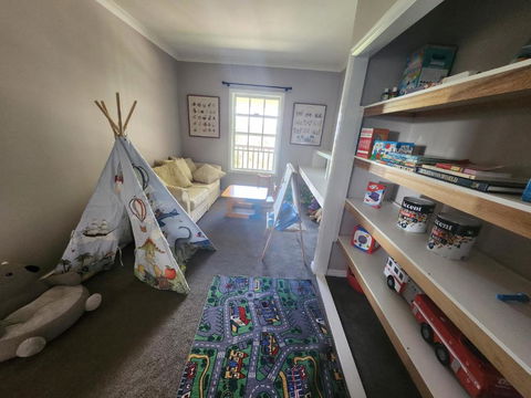 Scarlet Woods Big House - Port Augusta Accommodation 3
