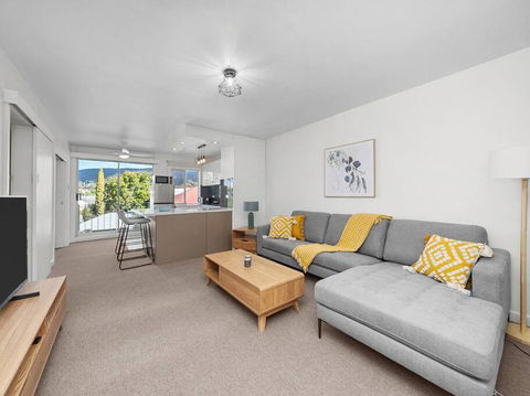 Sandy Bay Apartment With Hobart River View, Near UTAS - Stroll To Cafes And Shops - Port Augusta Accommodation 0