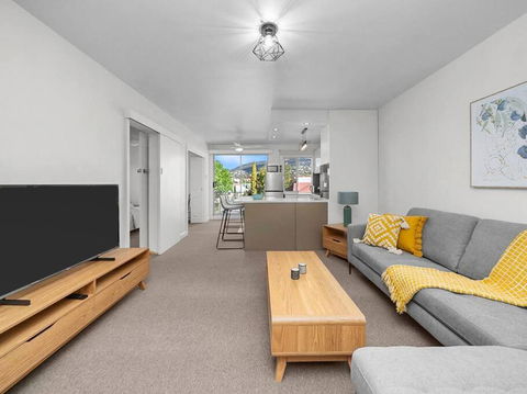 Sandy Bay Apartment With Hobart River View, Near UTAS - Stroll To Cafes And Shops - Port Augusta Accommodation 2