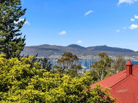 Sandy Bay Apartment With Hobart River View, Near UTAS - Stroll To Cafes And Shops - Port Augusta Accommodation 1