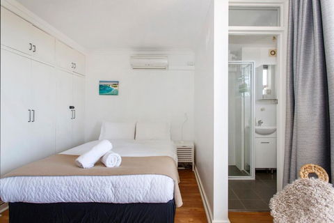Seaside Studio Apartment - North Fremantle - Port Augusta Accommodation 3