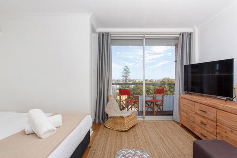 Seaside Studio Apartment - North Fremantle - Port Augusta Accommodation 0