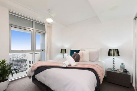 SK1 - 2 Level 2 Bedroom Skyline SkyHome - Port Augusta Accommodation 2