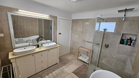 Spacious Holiday Home - Waikerie - Port Augusta Accommodation 3