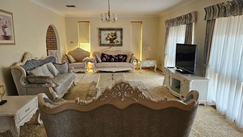 Spacious Holiday Home - Waikerie - Port Augusta Accommodation 1
