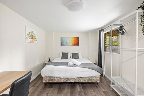 Spacious King Studio Room - Nearby Station & Shops - Located At Carramar - Port Augusta Accommodation 0
