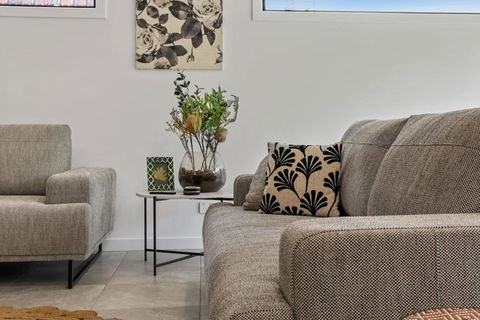 Storey Time I 2BR Townhouse For Melbourne Travel - Port Augusta Accommodation 0