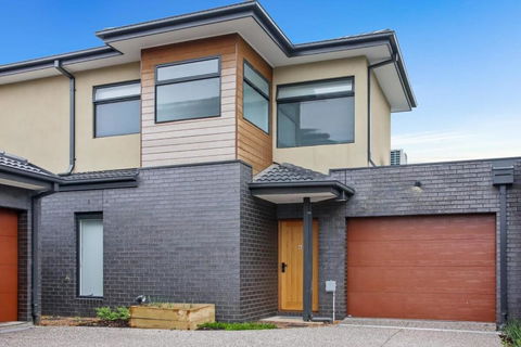 Storey Time I 2BR Townhouse For Melbourne Travel - Port Augusta Accommodation 2