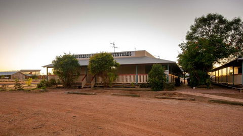STORK RD BUDGET ROOMS - PRIVATE ROOMS WITH SHARED BATHROOMS Access To POOL - Port Augusta Accommodation 0