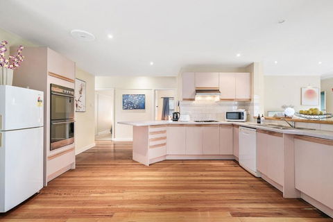 Stunning Family Home The Heart Of Box Hill North - Port Augusta Accommodation 3