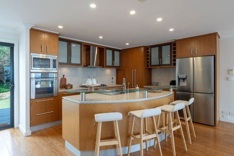 Sun Seeker At Marino - Expansive Luxury Pool Home - Port Augusta Accommodation 3