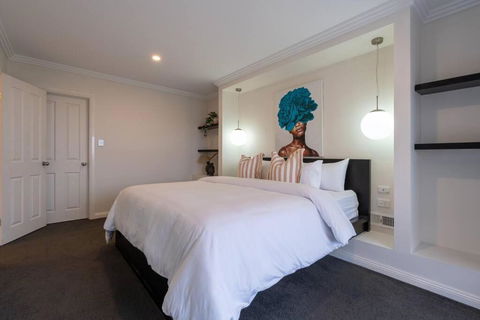 Sun Seeker At Marino - Expansive Luxury Pool Home - Port Augusta Accommodation 2
